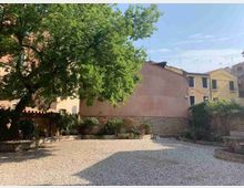 photo6035210494865944400