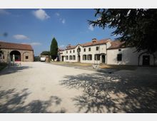 villa-beatrice-butterfly-arc-1