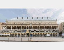 exterior-of-palazzo-della-ragione-padua