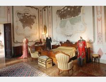 camera-estiva-davanti-abiti