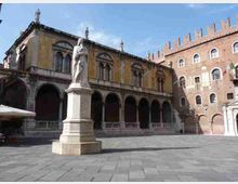 loggia-di-fra-giocondo-e-dante_foto-di-antonella-ritrovato